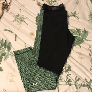 Women’s black under armour leggings!